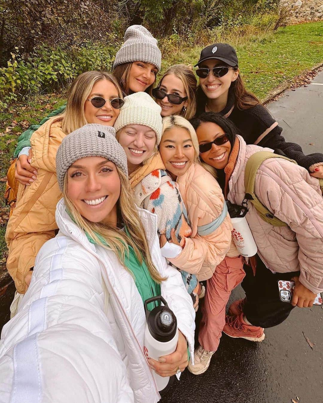 Amber Fillerup Clarkさんのインスタグラム写真 - (Amber Fillerup ClarkInstagram)「Such an amazing few days with @fpmovement and the coolest women ever (peep the hyping up in the video 😭.. that was every girl every photo being taken!!!) we got to hike in Shenandoah National Park and do all the outdoorsy thinggggs ahhh it was ✨ I’m honored to have been invited on this trip!!!! #fpmovementpartner @hoka @shenandoahnps」10月19日 10時38分 - amberfillerup