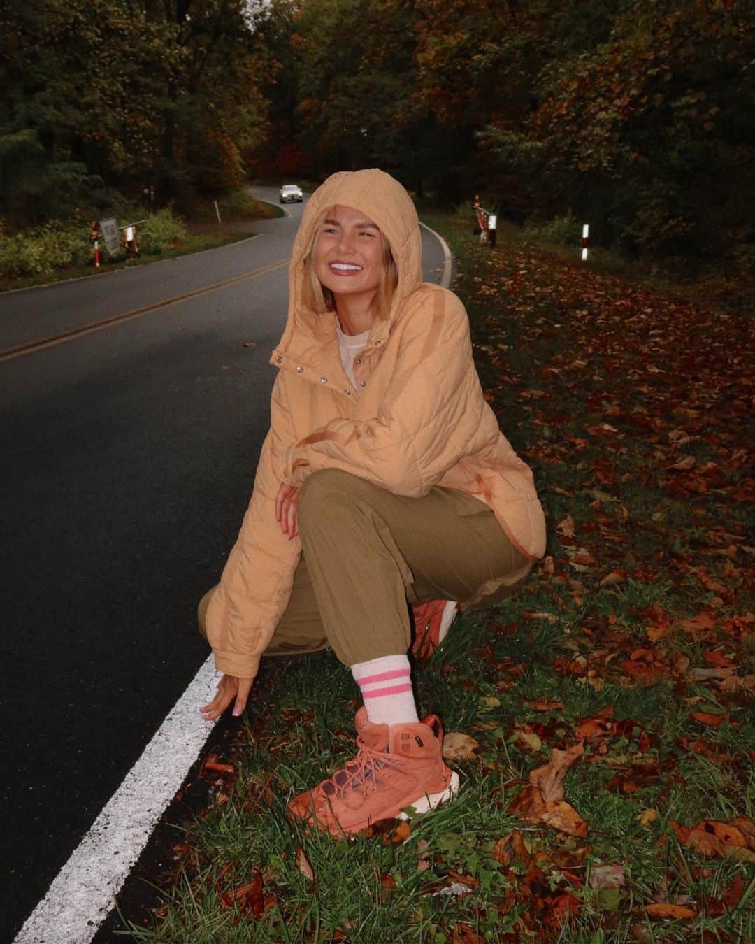 Amber Fillerup Clarkのインスタグラム：「Such an amazing few days with @fpmovement and the coolest women ever (peep the hyping up in the video 😭.. that was every girl every photo being taken!!!) we got to hike in Shenandoah National Park and do all the outdoorsy thinggggs ahhh it was ✨ I’m honored to have been invited on this trip!!!! #fpmovementpartner @hoka @shenandoahnps」