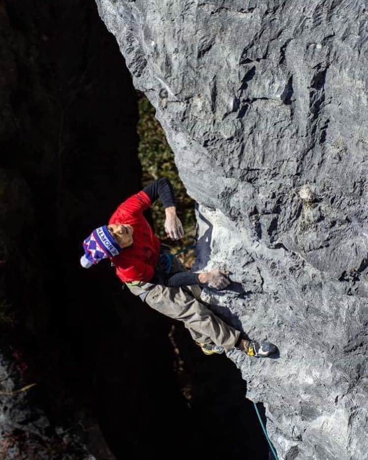 平山ユージのインスタグラム：「御前岩の中でも新しい8a、光と影が美しい。 One of the latest 8a at Gozeniwa,Okutama Beautiful light and shadow  FA @tripledyno   @thenorthfacejp  @beal.official  @climbskinspain  @carbongrip  @basecamp.import  @basecamponlineshop  @bc_mgmt  @okutamaclimbing    #okutama #gozeniwa #climbingisadventure #奥多摩　#御前岩 #奥多摩クライミング委員会  #neverstopexploring #tnfathletes #tnfjp #ザノースフェイス　#summitseries」