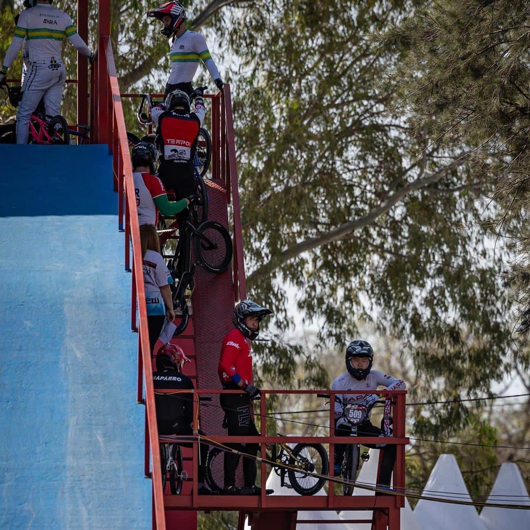 増田優一さんのインスタグラム写真 - (増田優一Instagram)「World Cup season done! Back home from last 4rounds in Argentina. 1 final and 3quarter finals. It’s been interesting to doing whole rounds traveling around the world, sometimes has some troubles but still enjoyed what I’m doing! I want to say thank you to everyone behind me to make this season possible!🙌 • ワールドカップシリーズ終わりました！最後の4戦はアルゼンチンで行われ、決勝に1回進み、他の3戦は1/4決勝敗退でした。6月にトルコから始まり、ヨーロッパを中心に回り、最後は南アメリカ、アルゼンチンで終えました。今年がU23最後の年で、2回決勝に行けました。U23カテゴリーでまだ甘いですが、少しずつレースが出来るようになってきていると体感していると共にもっとレースしたいと思いました。全てのレースを回ることができ、サポートして頂いている皆さんに感謝の気持ちでいっぱいです。まだまだレベルを上げないといけないので、厳しい年になりますが、来年に向けてトレーニング頑張ります！　 ありがとうございました👊 Pc @navadanet  #TenBMXCommandments #SantiagoDelEstero #509」10月19日 9時07分 - you1masuda_