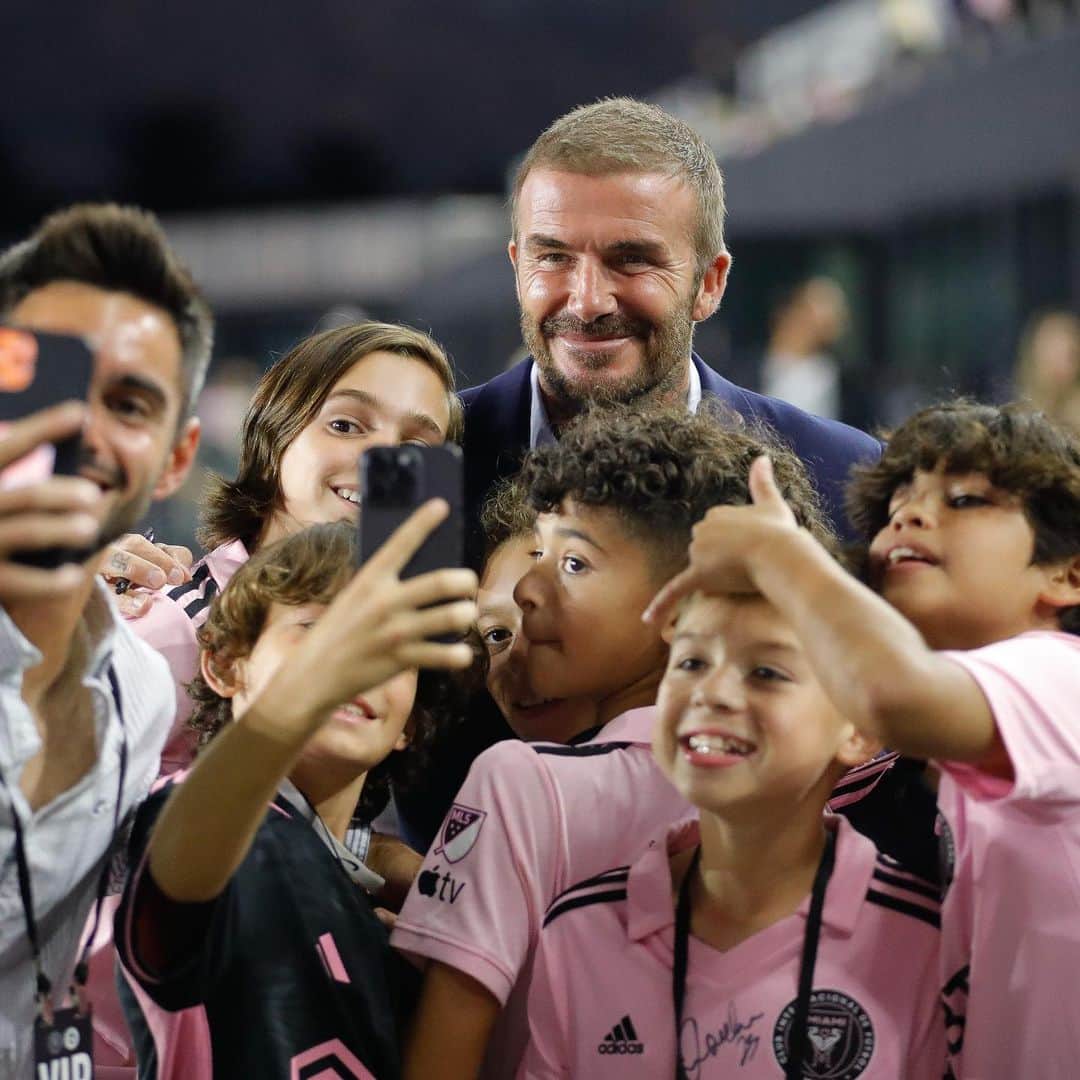 Major League Soccerのインスタグラム：「Everybody wants a picture with Becks.   📷: @samdahui // USA Today」