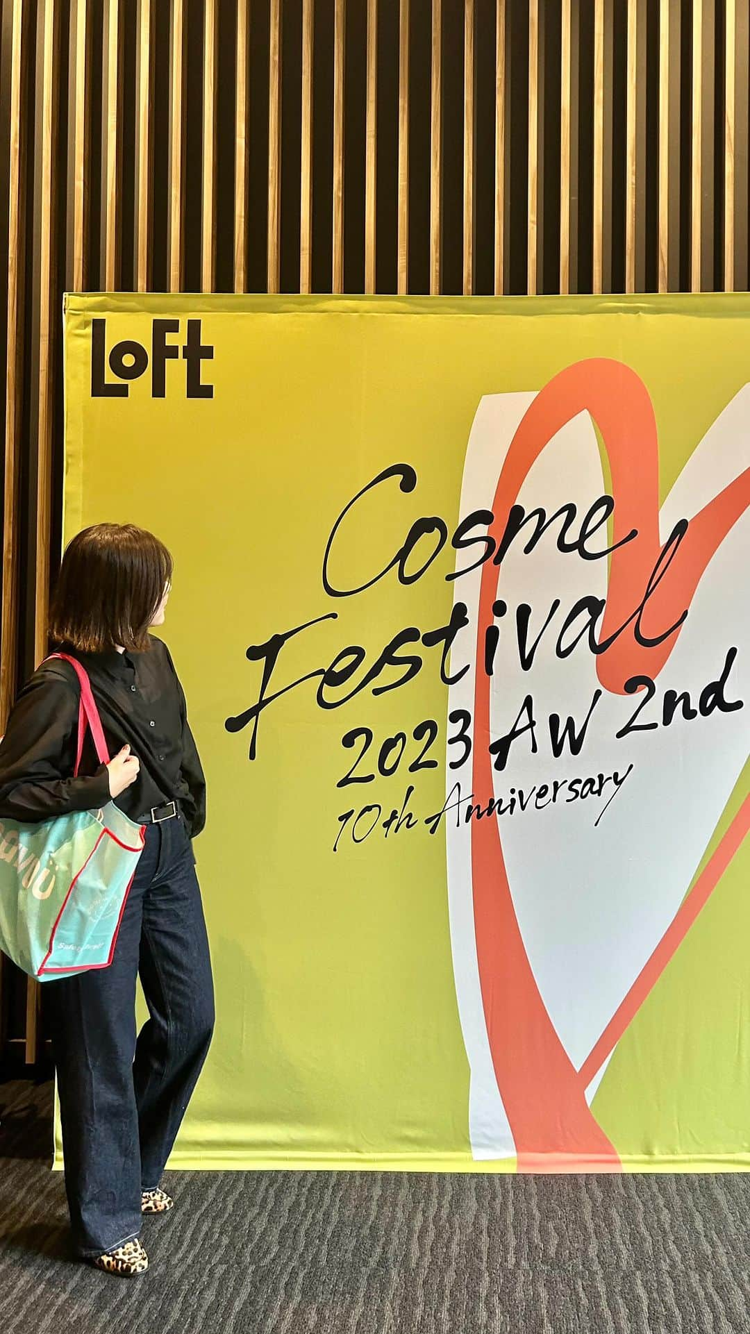 0510_nanaのインスタグラム：「❥ ❥ ❥LOFT Cosme Festival 2023 AW  ロフト コスメフェスティバル2023AWは今年で10年目。 全国のロフトと ネットストアで開催中！  展示会会場では、FINEBOYS編集長とレインボーのお二人のトークショーもあって、最前列で私と @_sawawaww はゲラゲラ大笑い。 紹介していた商品の良さはちゃんと伝わり、トークショー後に各ブースへチェックしに。  @saltrain_official_jp  天然由来のグレイソルトから採られた塩味のあるミネラル配合の歯磨き粉やハンドクリームなど、ポップなパッケージが楽しい韓国発のライフスタイルケアブランド。  @yblab.official  グラマラスパッツからふわもこ温圧の新商品が。 着圧だけじゃなく、美容成分配合、発熱素材使用。 スパッツの腹部にはカイロポケット付き。 伸縮性抜群で就寝時も苦しくない。  @haru_tennen100  100%天然由来スカルプオールインワンシャンプー。 保湿成分たっぷりだからコンディショ。ナー要らず。 新商品のスカルプエッセンス100は、マイクロナノバブル発生装置を採用し頭皮への浸透力をアップ。  @clubcosmetics_official  雷からインスピレーションを得たt8k(テイトク)カミナリップ。 唇の乾燥を防止しつつ血色感とうるおいでぷっくり唇になれるプランパーリップ。 カラーのネーミングが面白い。  @laundryou_jp  ｢肌も洗濯が必要！｣をキャッチフレーズにしたポップなデザインが可愛い韓国のビューティーブランド。 歯ブラシみたいな洗顔ブラシで毛穴の奥までごっそり洗浄。  @utena_official  髪の3大悩み｢くせ・うねり｣｢パサつき｣｢つや不足｣にアプローチする新ヘアケアブランドHairideal。 それぞれの悩みにあったケアができる。 可愛いパッケージも気分があがる。  気になるものはまだまだたくさん。 続きはまた後日に。  #PR #ロフト展示会 #ロフトのコスフェス #ロフトコスメ #ソルトレイン #ふわりぃスリム #テイトク #haruシャンプー #ランドリーユー #ヘアリディル #コスメレポ #コスメ情報」