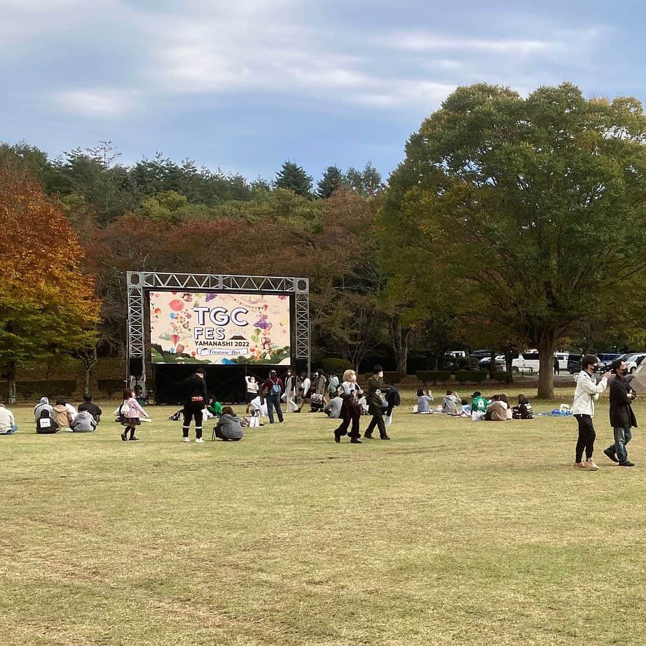 松山油脂のインスタグラム：「あさって10/21(土)、河口湖ステラシアター・河口湖総合公園で開催の野外フェス「TGC FES  YAMANASHI 2023」に松山油脂も出店します！　場所はどなたでも入場自由なグリーンエリアです。山梨県の美味しいもののブースもたくさんあります。ぜひお越しください。  #松山油脂 #matsuyama #山梨 #山梨県 #東京ガールズコレクション #tgc #tgcfes #tgcフェス山梨 #河口湖ステラシアター #野外フェス」