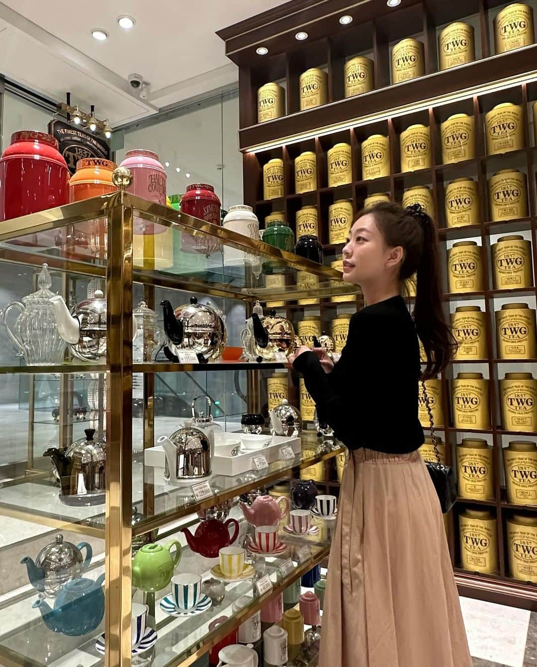 郭珉整さんのインスタグラム写真 - (郭珉整Instagram)「좋아하는 티🫖🍵🧡🤎💛 (사진 잘나오기 너무 어려운곳😅엄마한테 투덜대는중ㅋㅋ)」10月19日 9時29分 - minjeong_kwak94