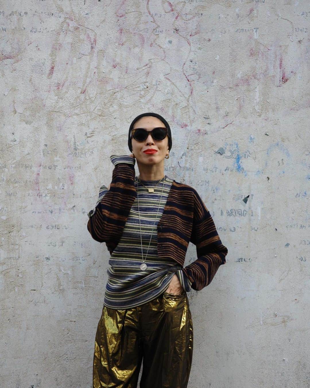 STYLE & EDIT officialのインスタグラム：「WASTE YARN PROJECT × STYLE&EDIT  工場に眠る上質な残糸をアップサイクルしてニットウェアを生み出すパリ発〈WASTE YARN PROJECT〉とSTYLE&EDITのスペシャルコラボレーション。 リバーシブルで楽しめるアメリカンスリーブのニット、ショート丈のカーディガンは、デザインから完全別注。配色バランスの良いボーダーデザインにすることで、異なる色同士を合わせてもサマになるのが特徴。鮮やかなボトムスとのコーディネートもおすすめです。  〈WASTE YARN PROJECT〉 ExclusiveCardigan ¥47,300 Exclusive Top ¥38,500  #PR  #styleandedit  #takashimaya  #wasteyarnproject」