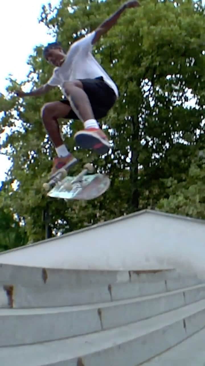 Stanceのインスタグラム：「In chronological order. 📼  Ishod sat down with REAL TM, the homie Tim Fulton, and put together footage from his 2020 Euro trip for @masonsilva winning skater of the year. 💥  Check the full part edited in chronological order on his YouTube in our link in bio. 🔗  #punksandpoets #stitcheddifferent #stancesocks @realskateboards」