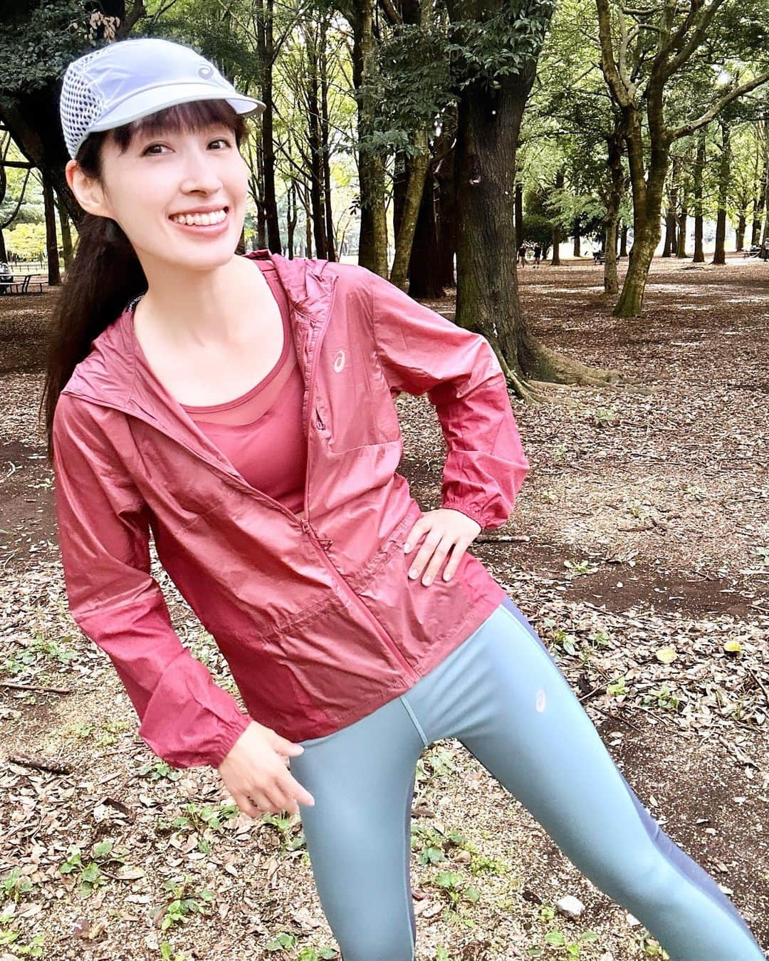 田中千絵のインスタグラム：「🧋台北生活🧋  先日の長野ロケでは ASICS TAIWANさんから 最新のウェアとランニングシューズを 提供していただきました！ @asicstw   ランニングを始めたことは私にとって 本当に青天の霹靂の如く まさか人生の1ページに 刻まれるとは思っていないくらい 自身とはかけ離れたところにあるものでした。  この数年 ランニングが生活の一部となり 趣味が高じてマラソン大会に参加するようになり 人生をさらに豊かにしてくれています🏃🏻‍♀️🏃🏻‍♀️🏃🏻‍♀️ これからも楽しみながら 自分のペースでランニングを続けていきます！  ASICS TAIWANさん 本当に素敵なウェアとシューズを どうもありがとうございました👟♥️👟 . Thank you ASICS TAIWAN such lovely workout clothes and shoes!!! . 前陣子回日本出外景時的服裝 都是由ASICS TAIWAN贊助 最新運動衣和跑步鞋！ @asicstw   開始跑步對我來說就像青天霹靂版一樣 沒想到自己的人生中能夠刻上‘跑步’這個詞 真的原本是完全離我遙遠的事情的。  這幾年中 跑步變成了我生活的一部分 也因為越跑越有趣而開始參加一些路跑賽事 我的人生添加更精彩的故事🏃🏻‍♀️🏃🏻‍♀️🏃🏻‍♀️ 以後也用好玩的心態繼續慢跑下去的！  再次感謝ASICS TAIWAN提供我 非常好看的運動衣和跑步鞋👟♥️👟 . . . #台湾 #台灣 #taiwan  #台北 #taipei  #asics #asicstaiwan #亞瑟士  #NAGINO #心之所向身之所住 #GELKINSEIMAX #ASICSRUNNING #ランニング #跑步 #running  #台北と東京の生活  #中国語」