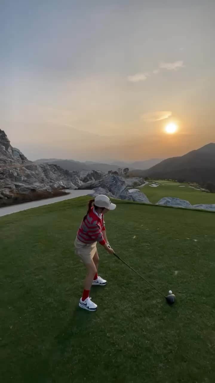 ソン・ダムビのインスタグラム：「🏌🏻‍♀️🏌🏻‍♀️❤️❤️」