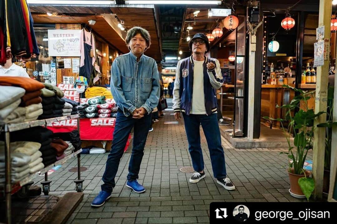 江口寿史のインスタグラム：「白い原稿用紙 2023/11/25 一夜だけの復活ライブ  #Repost @george_ojisan with @use.repost ・・・ 2023•10•10撮影 白い原稿用紙　江口寿史 + とり・みき アーティスト写真  もう解禁でいいですか？（笑）いよいよ来月、『江口寿史展　ノット・コンプリーテッド』のイベントとしてあの2人のライブが開催されます！チケットは月末発売！詳しくは世田谷文学館のwebページで！」