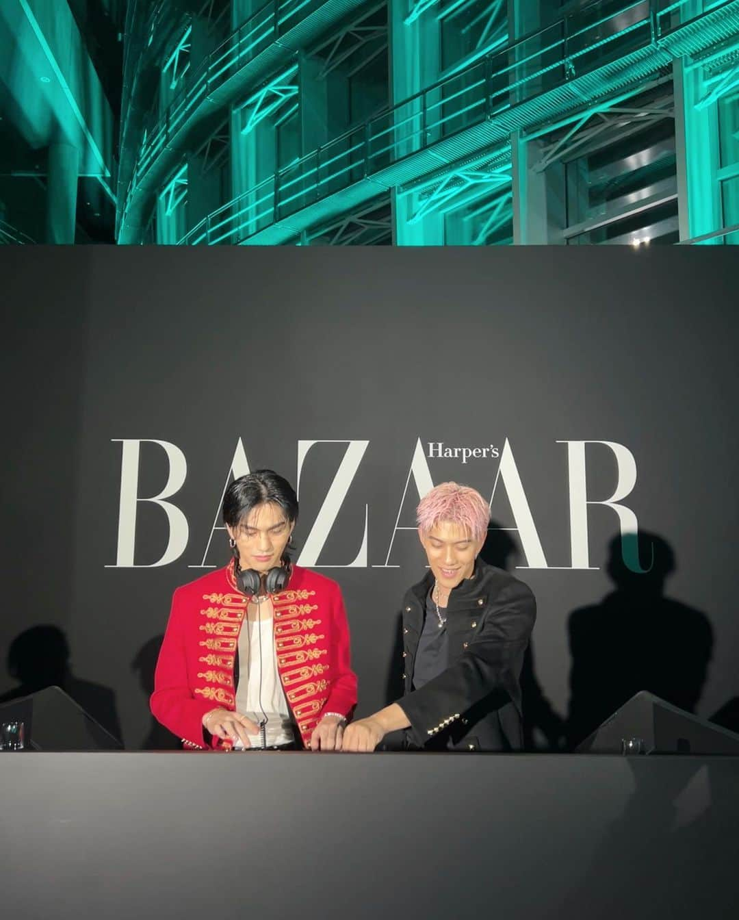 新井椎己さんのインスタグラム写真 - (新井椎己Instagram)「🍸🖤 Harper’s BAZAAR 10th anniversary eventへ Jacket & Dress:  @celine   @harpersbazaarjapan 10周年おめでとうございます📕 #HarpersBAZAAR #HarpersBAZAARjapan #BazaarJapan10 #womenonthefrontier」10月19日 10時15分 - sheenaarai