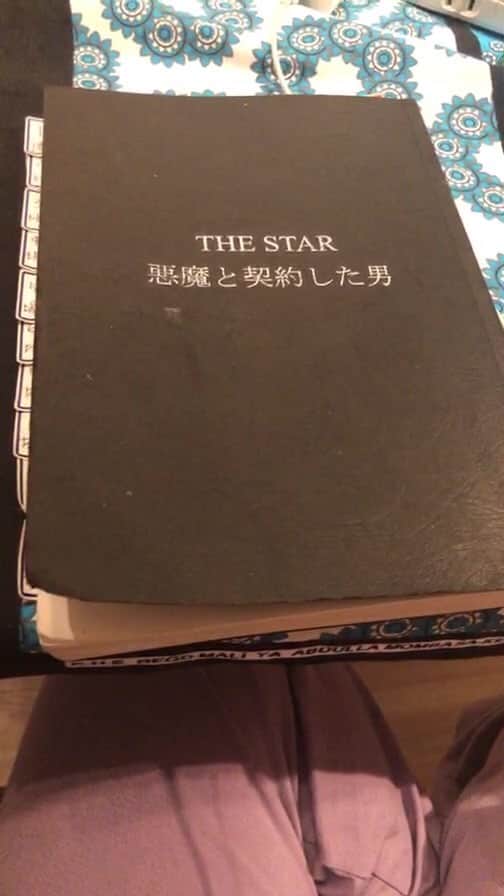 旺季志ずかのインスタグラム：「【震え✨が止まらない‼️ミュージカル今日の萌え】  今日の 通し稽古の 最後のシーンが あまりに すごい周波数で エネルギーの竜巻を起こしたので  興奮して寝れないから  つい  ミュージカルの歌詞の多くを 公開しました✨  観に来る人は ここで予習したら 倍楽しめます❤️  この私のヘルツに共鳴共振してみてね✨  このミュージカルは あなたの次の世界 フェーズへの「鍵」を 渡します❤️  #ミュージカルthestar悪魔と契約した男  #魔ミュ #ミュージカル #魂の舞台芸術 #旺季志ずか」