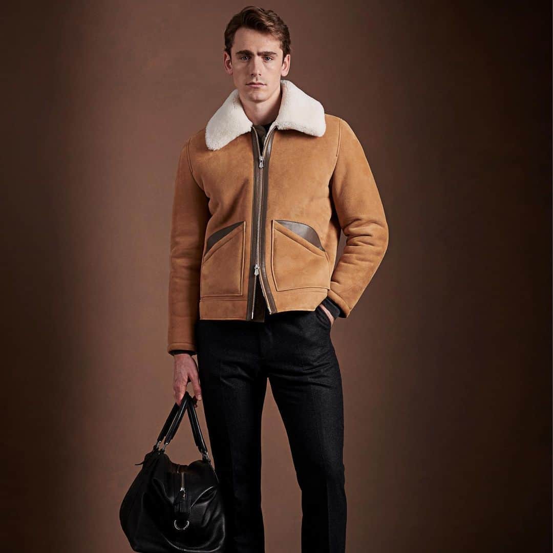 ドゥシャンさんのインスタグラム写真 - (ドゥシャンInstagram)「It's tricky finding the perfect top layer to wear over a sophisticated suit, but we think this classic suede jacket is it. #DuchampLondon #Menswear #modernman」10月19日 1時49分 - duchamplondon