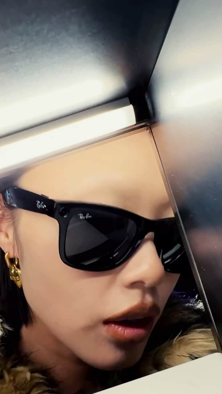 レイバンのインスタグラム：「Style meets tech: #RayBanMeta edition.  Watch as the next generation of smart glasses take the stage in a launch to remember. An exclusive event filled with special guests and a curated soundtrack by @principebarocco.」