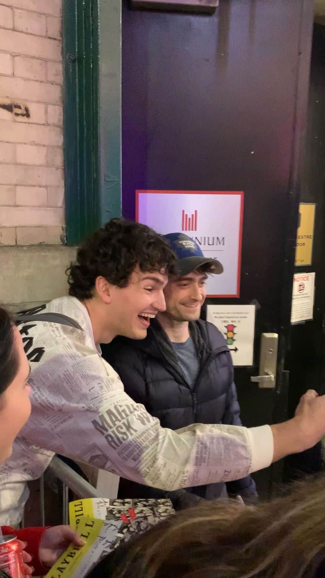 ダニエル・ラドクリフ（ファンアカウント）のインスタグラム：「I MET DANIEL RADCLIFFE! ⚡️ VOLUME UP   Dreams do come true… 💫   #HarryPotter #DanielRadcliffe #WizardingWorld」