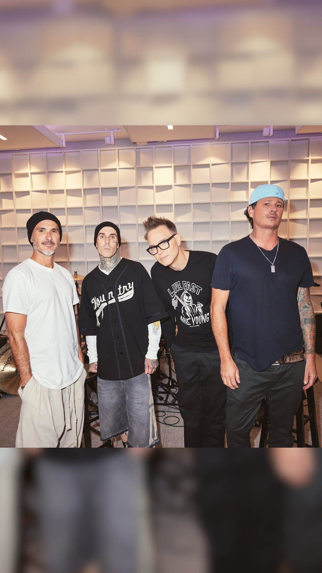 blink-182のインスタグラム：「“It feels like the best time in the band in forever.” @blink182 chats with @zanelowe about the making of their new album, ‘ONE MORE TIME…,’ their bond after all these years, and much more. Watch now at the link in bio.」