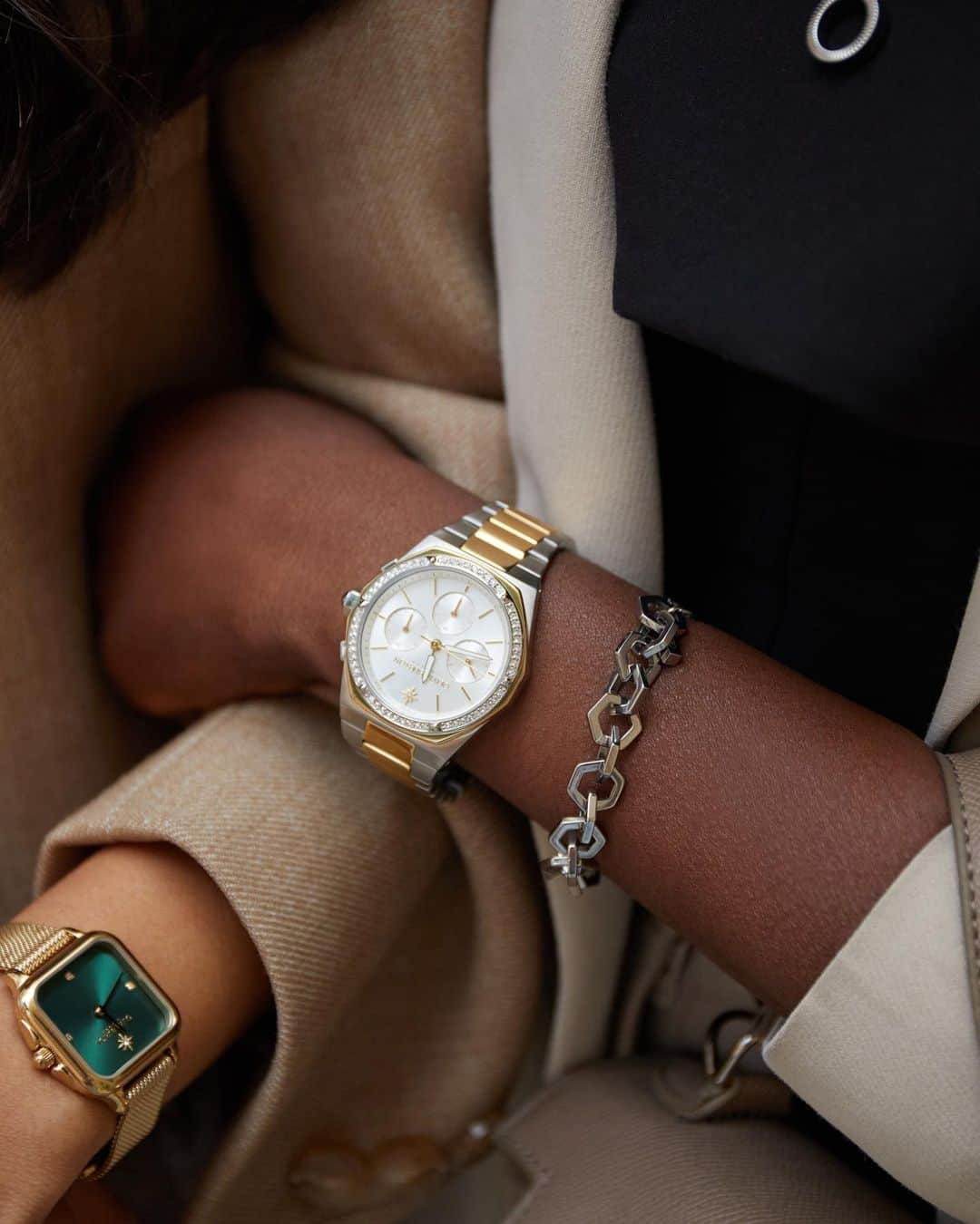 Olivia Burtonのインスタグラム：「A styling masterclass courtesy of @ooliviamiller and @coco_floflo 💅  With an on-trend green sunray dial and gold-plated mesh strap, our Grosvenor watch will give you an instant luxe feel.   Cool and contemporary more your style? With a crystal bezel dial and stainless steel and gold-plated strap, our Hexa Multi-Function watch will give you just that.  Tap to shop or visit our Covent Garden store.  #OliviaBurtonLondon #WomensWatches #OliviaBurtonCollective」