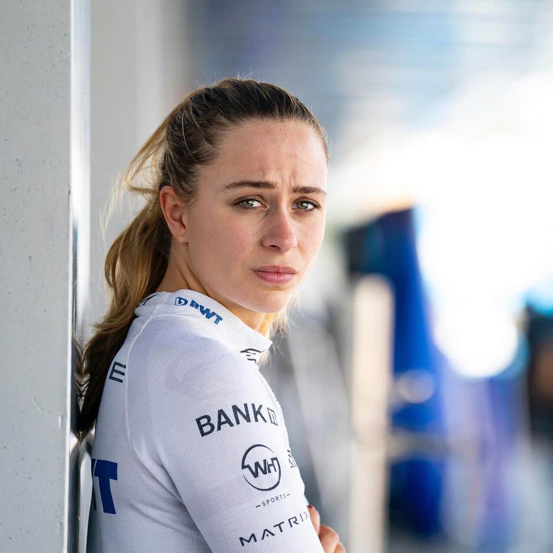 のインスタグラム：「Last day home before heading to sim prep, test days and media events for the next eight days 🍀🤍// 📸 x @jamesgasperotti // #sophia #sophia99 #racegirl #racing #motorsport #changeagent #soptimism #unscripted」