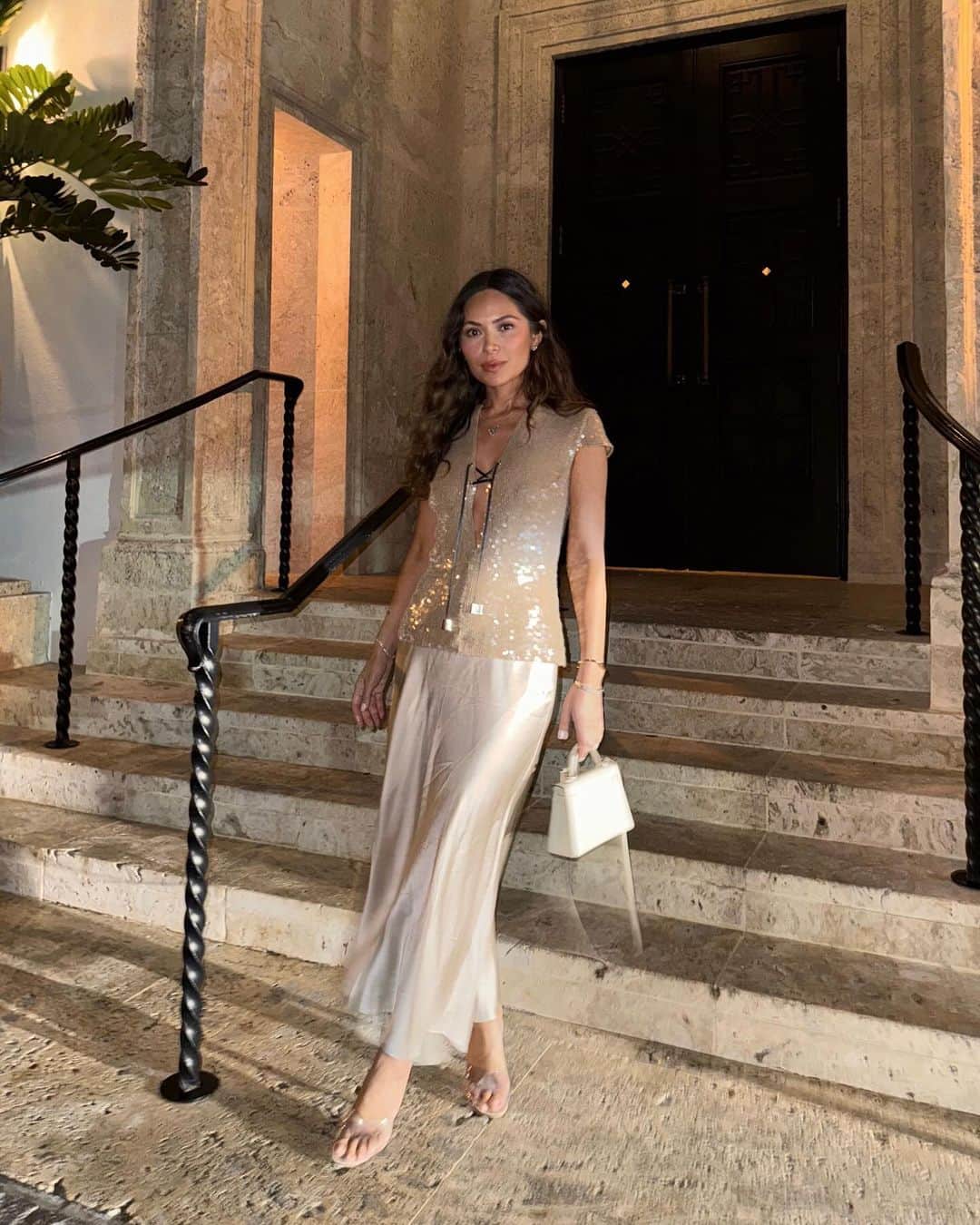 Marianna Hewittのインスタグラム：「neutrals but make it miami」