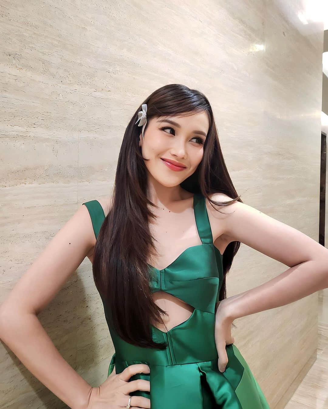 アユ・ティンティンのインスタグラム：「💚🎀」