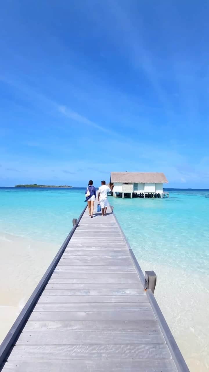 Maldivesのインスタグラム：「Maldives Luxury Resort   Connect @nichegetaways to book your island getaway.   Video: @vacationplaces_   #island #maldivesluxuryresort #luxurytravel #luxuryresort #privateisland #privateislandresort #privateislandretreat #nichegetaways #islandgetaway #islandresort #maldives #luxurydestination #islandliving #beachtravel」