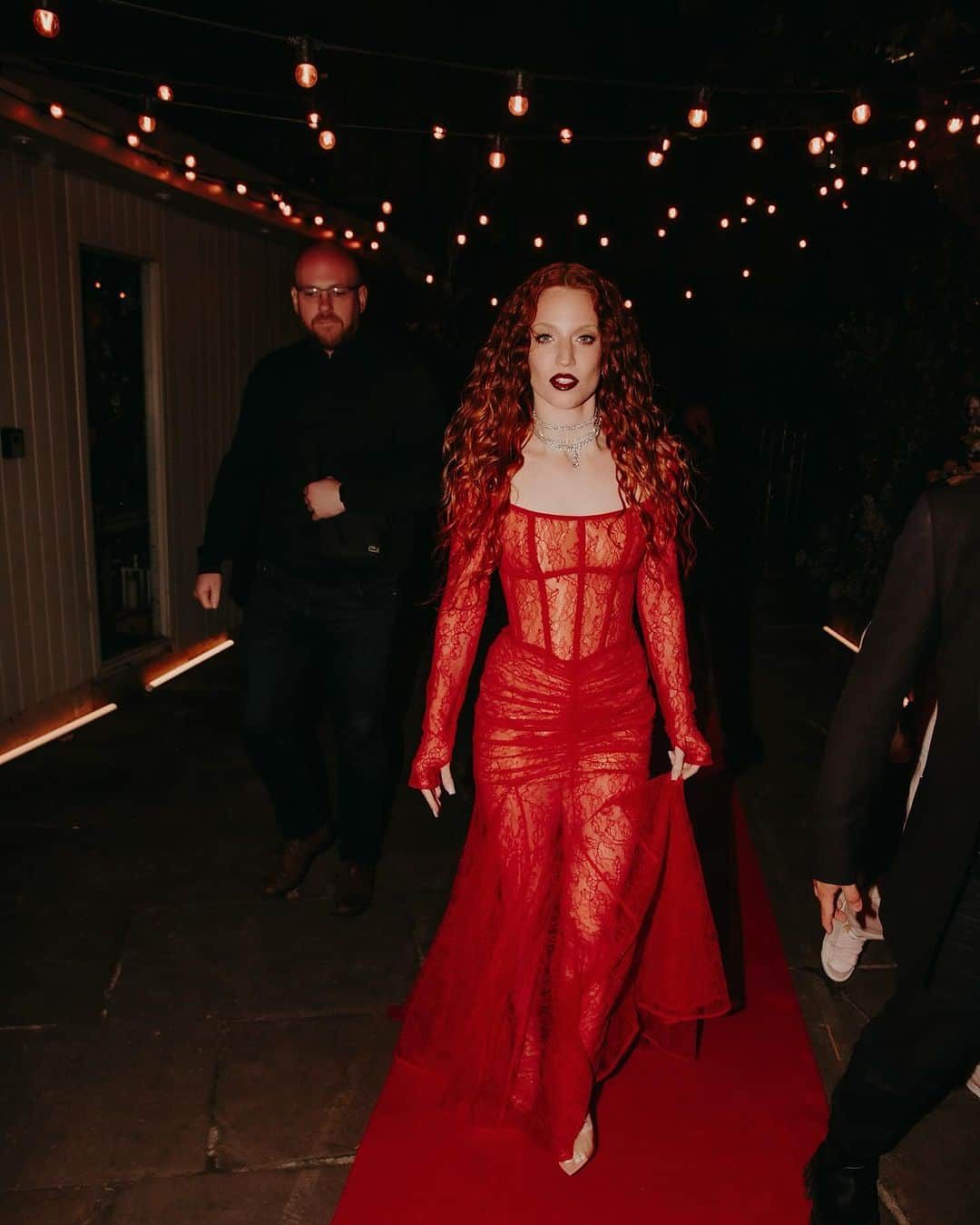 ジェス・グリンさんのインスタグラム写真 - (ジェス・グリンInstagram)「Lady in Red」10月19日 2時27分 - jessglynne