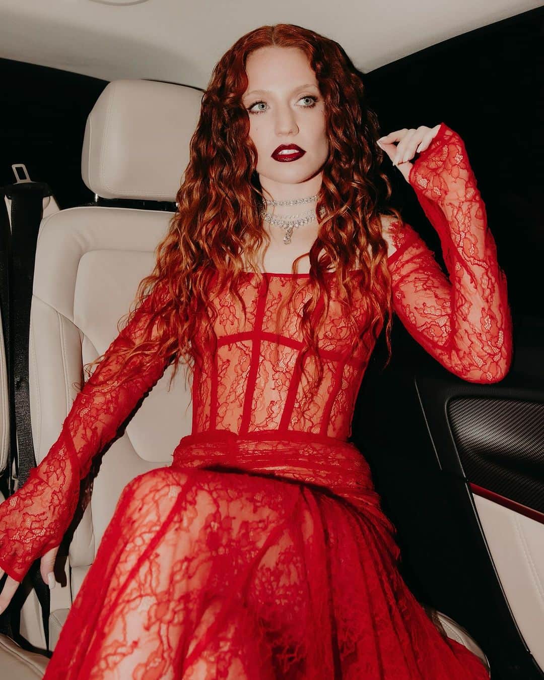 ジェス・グリンのインスタグラム：「Lady in Red」