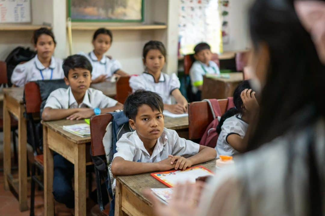 VuTheara Khamさんのインスタグラム写真 - (VuTheara KhamInstagram)「La Rentrée, Stung Mencheay, Phnom Penh, Cambodia, mars 2023 . 📅 J-1 pour l'exposition de demain avec  @pse_france Ouverture au public à partir de vendredi 20 octobre à la salle paroissiale de l'église Saint-Pierre de Montmartre, 2, Rue du Mont Cenis, Paris. . #cambodia #child #love #hope #future #school #documentary」10月19日 2時38分 - vutheara