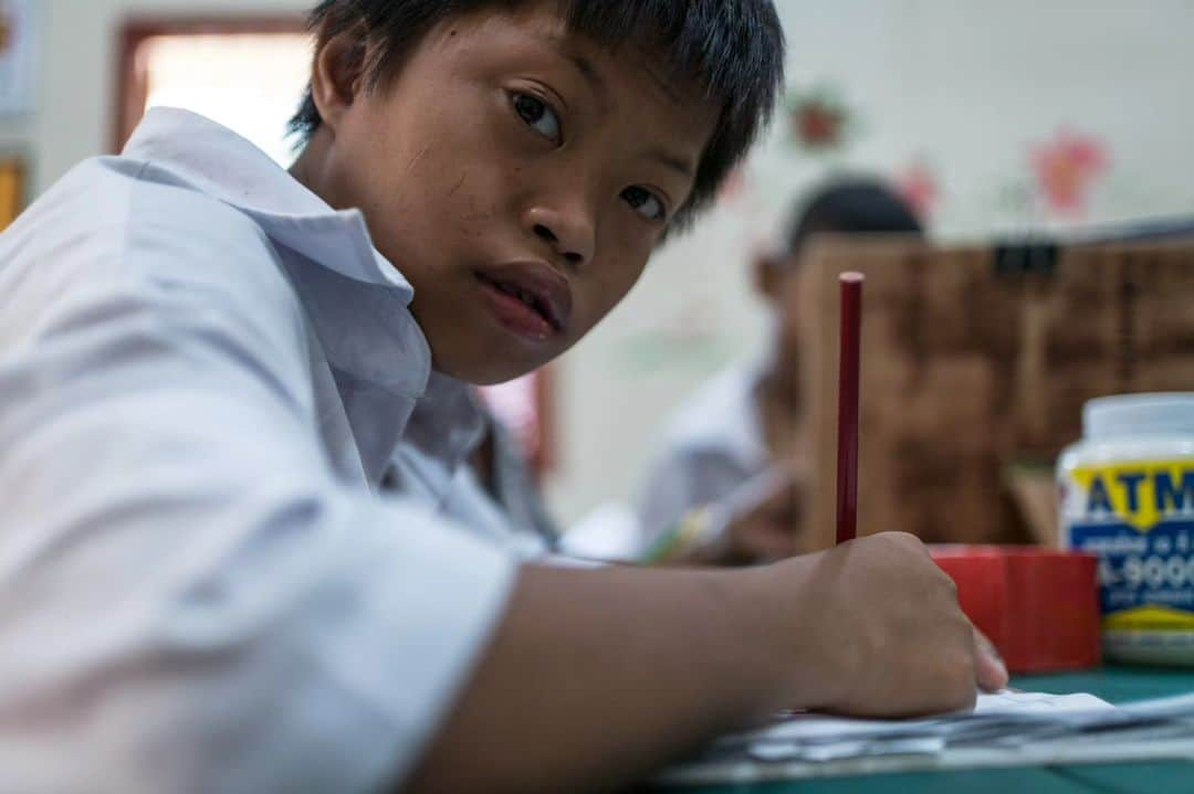 VuTheara Khamさんのインスタグラム写真 - (VuTheara KhamInstagram)「La Rentrée, Stung Mencheay, Phnom Penh, Cambodia, mars 2023 . 📅 J-1 pour l'exposition de demain avec  @pse_france Ouverture au public à partir de vendredi 20 octobre à la salle paroissiale de l'église Saint-Pierre de Montmartre, 2, Rue du Mont Cenis, Paris. . #cambodia #child #love #hope #future #school #documentary」10月19日 2時38分 - vutheara