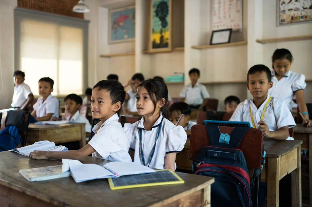 VuTheara Khamさんのインスタグラム写真 - (VuTheara KhamInstagram)「La Rentrée, Stung Mencheay, Phnom Penh, Cambodia, mars 2023 . 📅 J-1 pour l'exposition de demain avec  @pse_france Ouverture au public à partir de vendredi 20 octobre à la salle paroissiale de l'église Saint-Pierre de Montmartre, 2, Rue du Mont Cenis, Paris. . #cambodia #child #love #hope #future #school #documentary」10月19日 2時38分 - vutheara