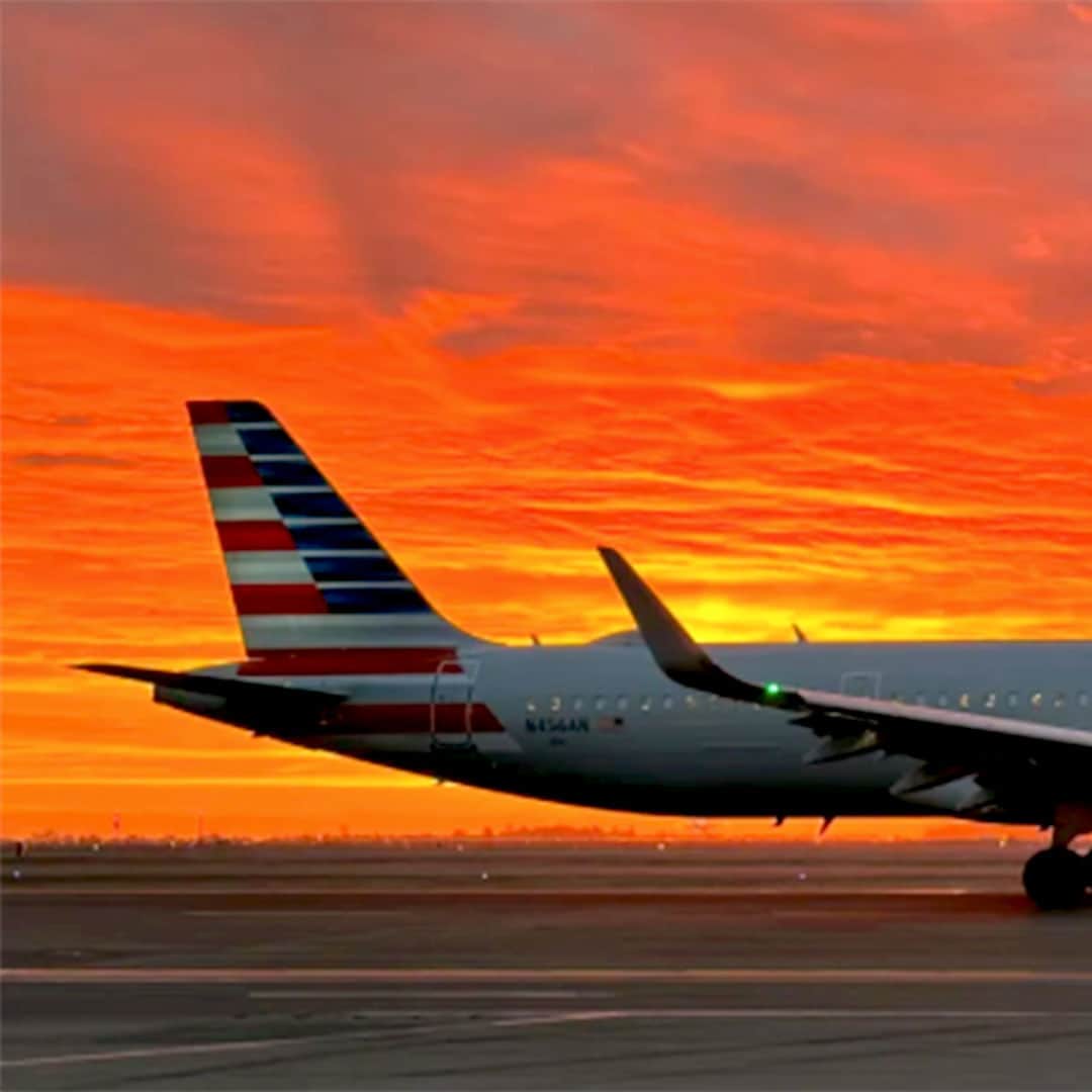 アメリカン航空のインスタグラム：「Chasing horizons, catching sunsets. 🌆 ☀️ Can you guess where we are? ✈️」