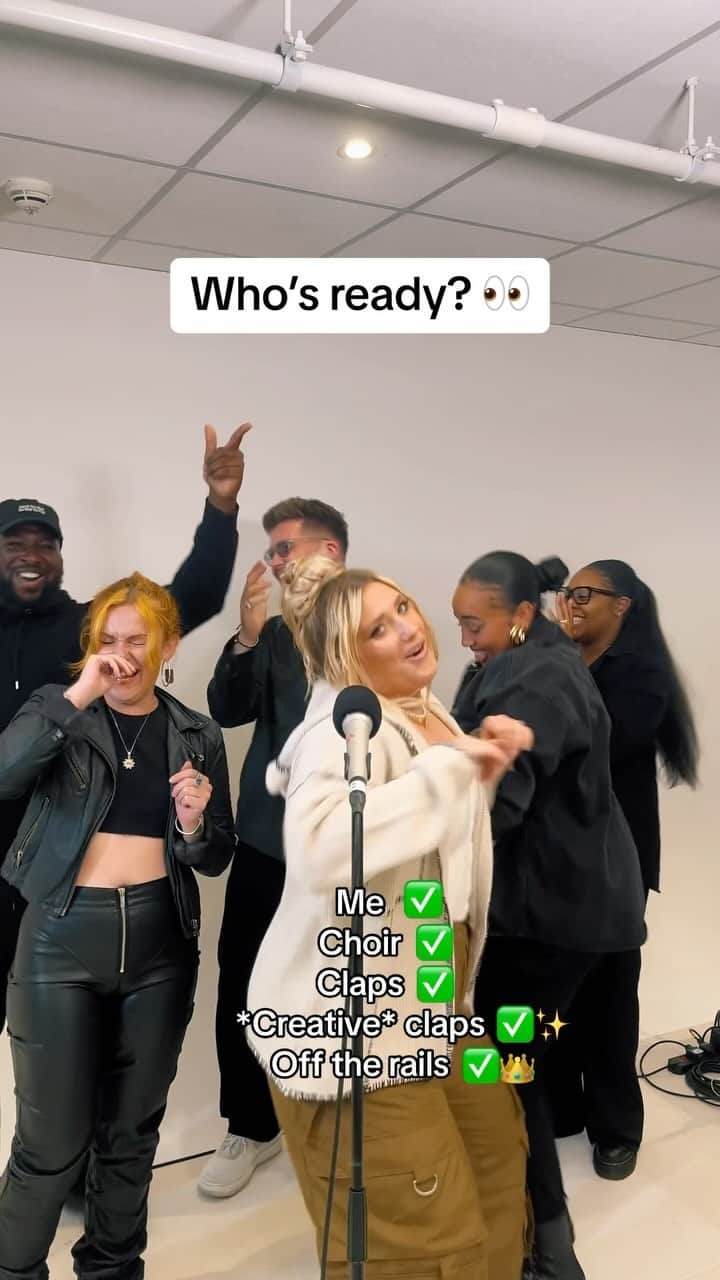 エラ・ヘンダーソンのインスタグラム：「Are you guys ready for some new music??? E x x  #newmusic #acapella」