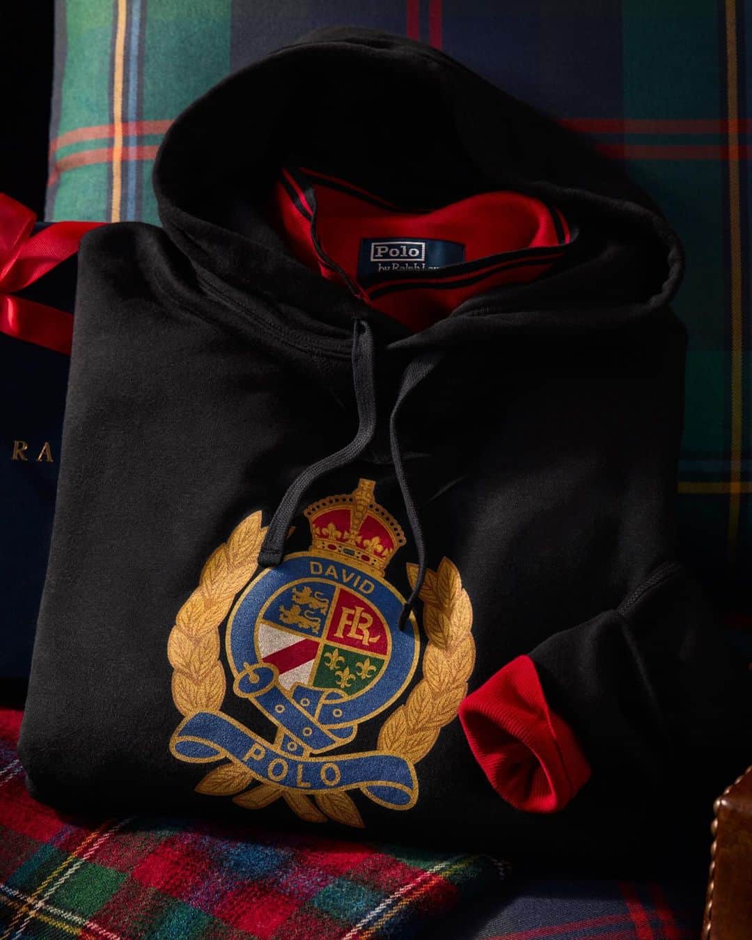 Polo Ralph Laurenさんのインスタグラム写真 - (Polo Ralph LaurenInstagram)「Create unique #RLGifts with a curated selection of #PoloRalphLauren shirting, hoodies, and accessories from the Custom Shop.   Explore personalized #PoloRLStyle gifts via the link in bio.  #RLHoliday #myRL」10月19日 4時01分 - poloralphlauren