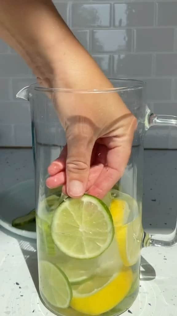 BoxedWaterのインスタグラム：「Spice up your hydration game with this zesty and refreshing Spicy Infused Water 🍋 It’s the perfect way to quench your thirst and kickstart your metabolism.  Spicy Infused Water 🥒🌶️ Ingredients - Lemon - Lime - Cucumber Boxed Water - Lemon juice - Sprinkle of cayenne  Combine & enjoy!」