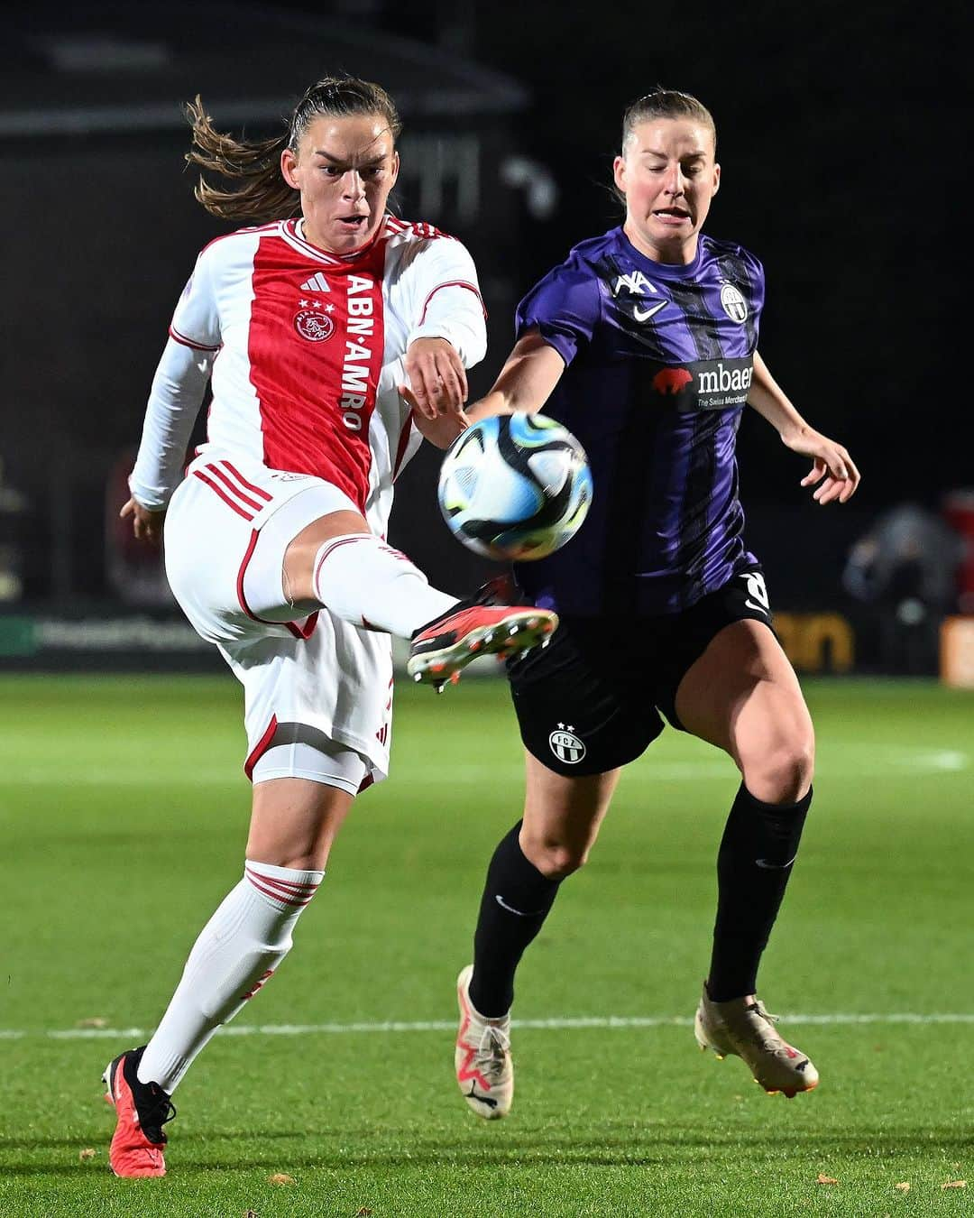 アヤックス・アムステルダムさんのインスタグラム写真 - (アヤックス・アムステルダムInstagram)「💪 Relentless Romée  🇳🇱 5️⃣ goals from @romeeleuchter_ puts @ajaxvrouwen in the #UWCL group stage for the very first time 🙌」10月19日 4時11分 - afcajax