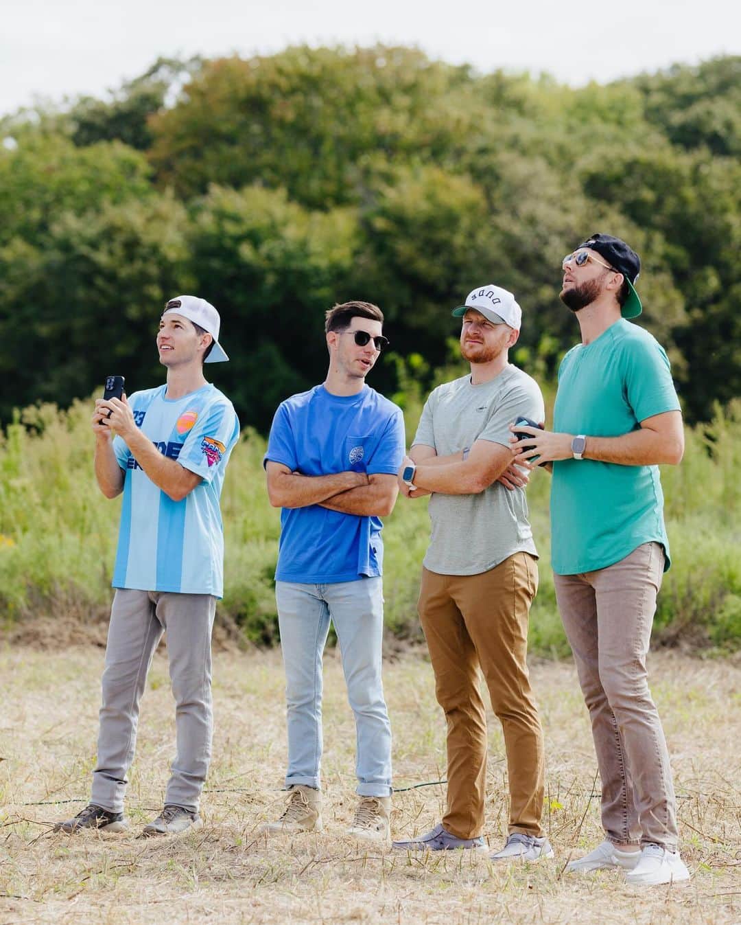 Dude Perfectのインスタグラム：「Build-A-Fort Battle is gonna be 🔥🔥🔥 Video drops Saturday @ 9am (or earlier if you have the DP app 👀)」