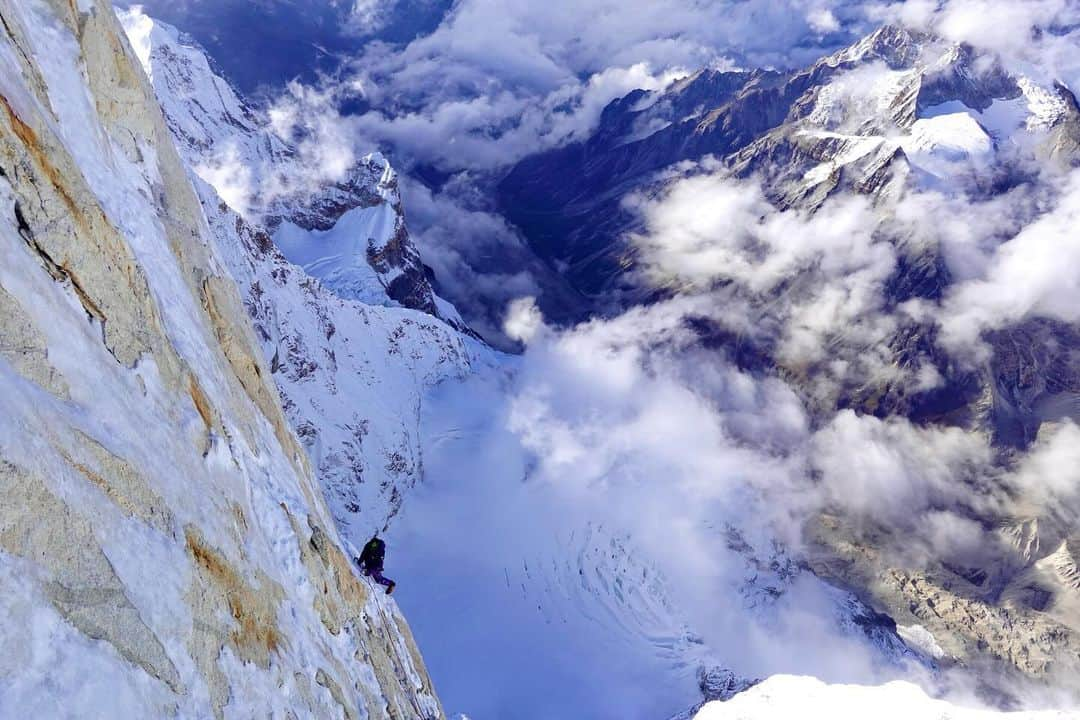 ザ・ノースフェイスさんのインスタグラム写真 - (ザ・ノースフェイスInstagram)「Congratulations to @jackson_marvell , @matt_cornell25 , and @rousseaualan who embarked on an awe-inspiring journey to climb the formidable 7,710m North face of Jannu (Khumbakarna) in alpine style.  Their first ascent named “Round Trip Ticket” (M7 AI5+ A0), spanned 2700 meters and stands as a testament to their determination and the limitless possibilities of human endeavor.」10月19日 4時50分 - thenorthface