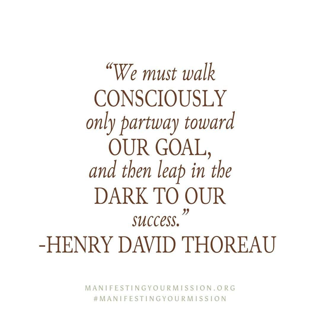 ブリアンナ・ブラウンのインスタグラム：「How can you jump into the unknown today? ⠀⠀⠀⠀⠀⠀⠀⠀⠀ I 🤎 this quote and here is why… ⠀⠀⠀⠀⠀⠀⠀⠀⠀ First of all, I’m a big fan of Thoreau’s quotes. But I’ve found this quite particularly valuable, because whenever I’ve created something, there almost always comes a point where I have to release to the unknown and take a leap of faith.  ⠀⠀⠀⠀⠀⠀⠀⠀⠀ Whether it is going up on stage or before “action” on set.  ⠀⠀⠀⠀⠀⠀⠀⠀⠀ When it is wanting to tune in to be of value for a coaching client, so I can listen deeply and be led to what they need to hear and allow it to flow through me.  ⠀⠀⠀⠀⠀⠀⠀⠀⠀ Whether it comes to the inevitable hurdles of any creative project - whether it be an event or production - where I have to trust it will fall into place after I’ve done all I can control.  ⠀⠀⠀⠀⠀⠀⠀⠀⠀ With all you are dreaming up and doing, where do you get to take a leap of faith to embrace your success? ⠀⠀⠀⠀⠀⠀⠀⠀⠀ ManifestingYourMission.org ⭐」