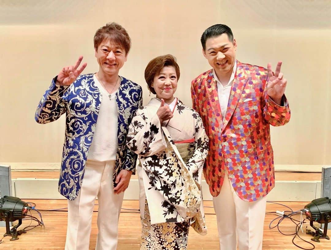 北島兄弟さんのインスタグラム写真 - (北島兄弟Instagram)「* 一昨日・昨日と、福島・宮城・栃木にて北島兄弟コンサートでした🎤松原のぶえさんを特別ゲストに迎えた この北島兄弟コンサートも、今年は昨日で最後でしたが…また、来年皆様の元にお邪魔したいです♩ ・ ・ #北島兄弟 #コンサート #松原のぶえ さん  #北山たけし #大江裕」10月19日 10時41分 - kitajima_brothers_official
