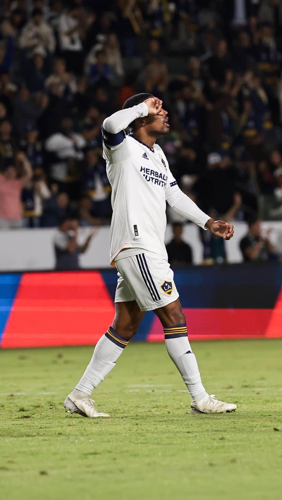 ダグラス・コスタのインスタグラム：「O 10 🫶🏾 @lagalaxy」