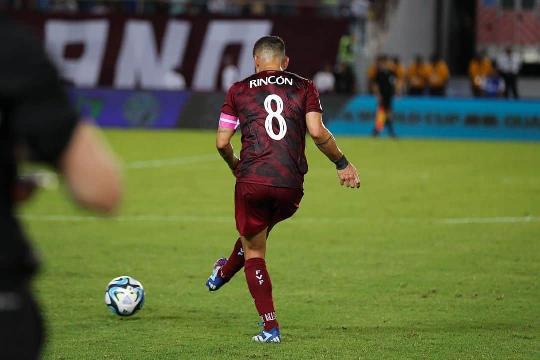 トマス・リンコンさんのインスタグラム写真 - (トマス・リンコンInstagram)「Full-time Venezuela 🇻🇪 vs Chile 🇨🇱 3-0  Orgulloso de mi Selección por esta gran victoria , este es el camino 🙏🏼💪🏼  GRACIAS MATURÍN que gran ambiente 👏🏼」10月19日 5時39分 - tomasrincon8