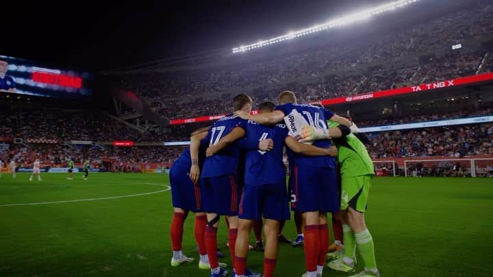 シカゴ・ファイアーのインスタグラム：「Life has no shortcuts. One must earn everything they desire to achieve.  Don’t miss episode five of the all-access documentary – No Little Plans. View the full episode NOW with the link in bio.  #cf97 | #VamosFire」