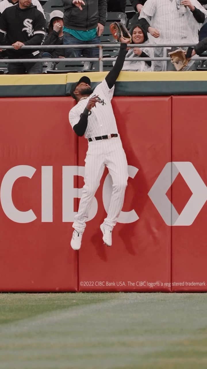 のインスタグラム：「Luis Robert Jr. was a walking highlight reel in the outfield this season.」
