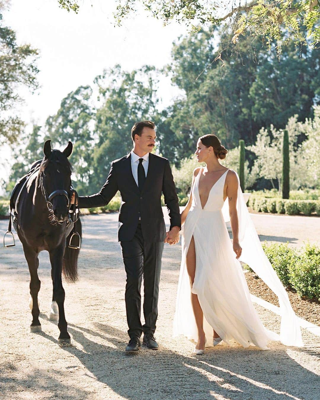 ケルシー・ロビンソンさんのインスタグラム写真 - (ケルシー・ロビンソンInstagram)「We said “i do” again 🤍  Images for the beautiful wedding venue @casablancainterlaken 🫶🏼  Captured on film by @carliestatsky  Wearing the stunning @lunabeabride 🤍 an absolute dream to wear the most romantic and sustainable wedding dresses.  H&M @nicoleelizabeth_beauty」10月19日 5時51分 - krobin32