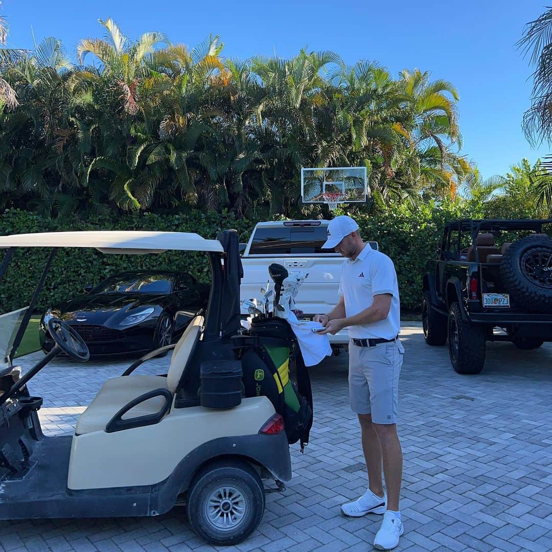 ダニエル・バーガーのインスタグラム：「Where we playing next?」