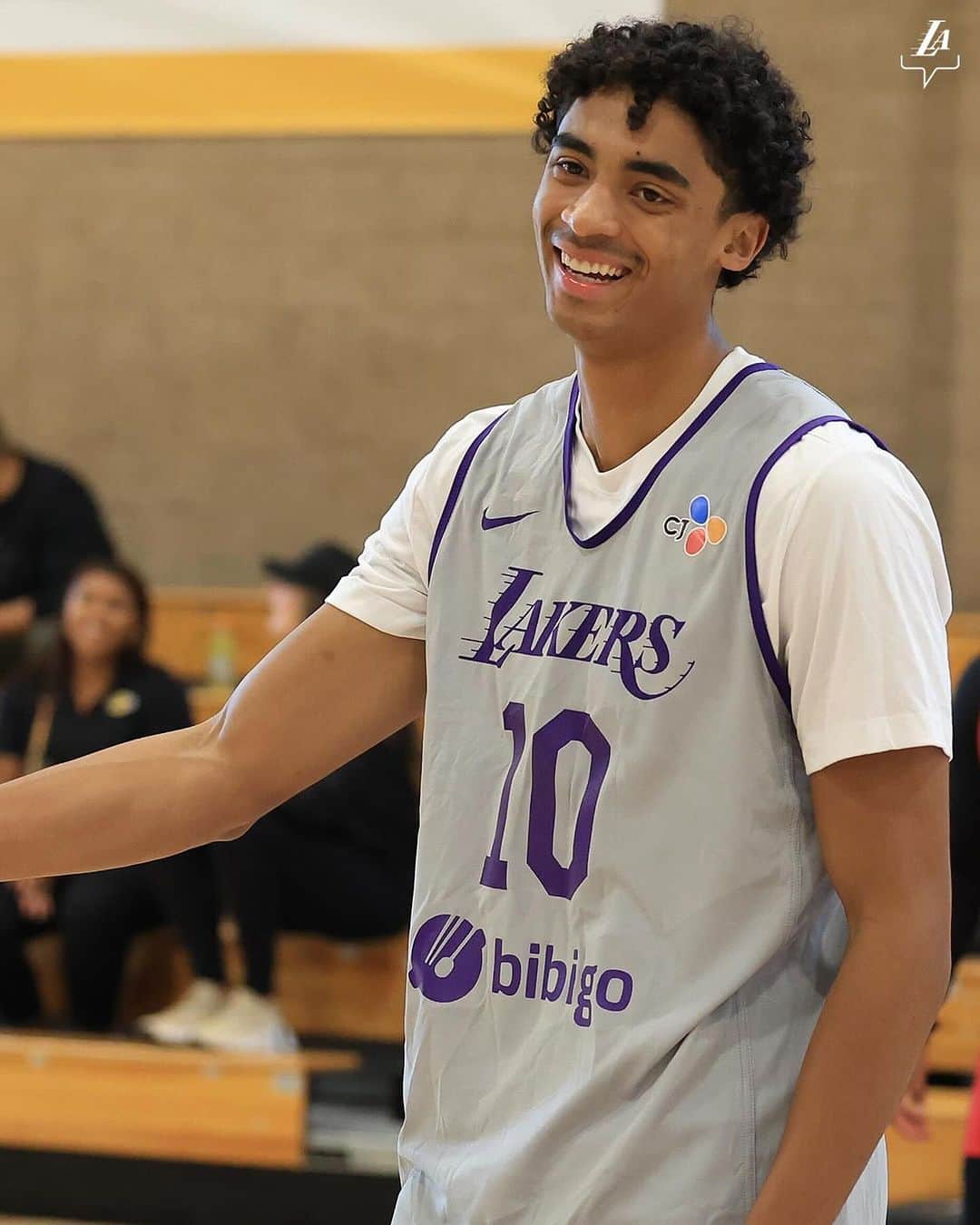 Los Angeles Lakersさんのインスタグラム写真 - (Los Angeles LakersInstagram)「All smiles for Open Practice」10月19日 6時26分 - lakers