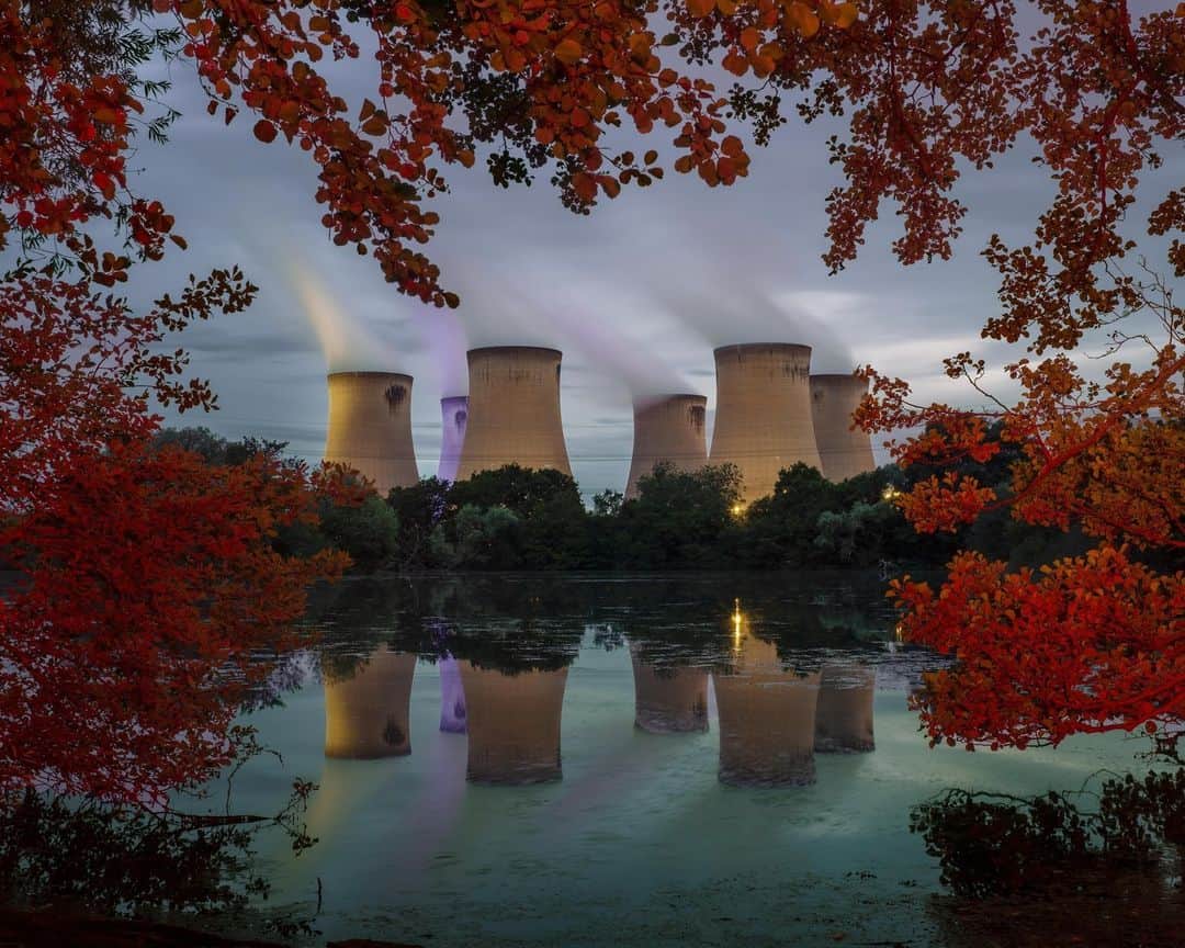 ナショナルジオグラフィックのインスタグラム：「Photos by Davide Monteleone @davidemonteleonestudio | Last year, I embarked on multiple trips throughout Europe with my team to visit some of the leading institutions in the field of carbon capture, utilization, and storage technologies. The result of this investigation is now in National Geographic magazine's November issue, which assigned me to document the scientific innovations that try to solve the climate crisis by removing CO2 from the atmosphere. You can read the full story at the link in bio.   I visited facilities where big machines suck out CO2 from the air, plants where carbon dioxide is injected underground, and submarine containers that allow us to store it under the seabed. Some companies have found a way to recycle CO2, and others grow microalgae to absorb it. The matter is urgent and pressing, and it has been an excellent opportunity for me to witness illustrious attempts to sort out one of our biggest concerns: Can technology help fix the climate crisis?  The parent company of the Drax Power Station (seen in the first image), once the largest coal power station in the United Kingdom, plans to turn it into a project to permanently remove CO2 emissions from the atmosphere.  At a marine research station in Norway, a group of scientists led by Ulf Riebesell is exploring how the ocean absorbs CO2 from alkaline minerals and what influence this has on marine communities. Those strange constructions (second image) are called mesocosms.  The Transocean Enabler (third image) is an offshore rig that drills injection wells to permanently store CO2 more than a mile below the North Sea. In the picture, you can spot the slip joint connecting the drilling system and the rig.  Follow @davidemonteleonestudio for more about this and other stories.」