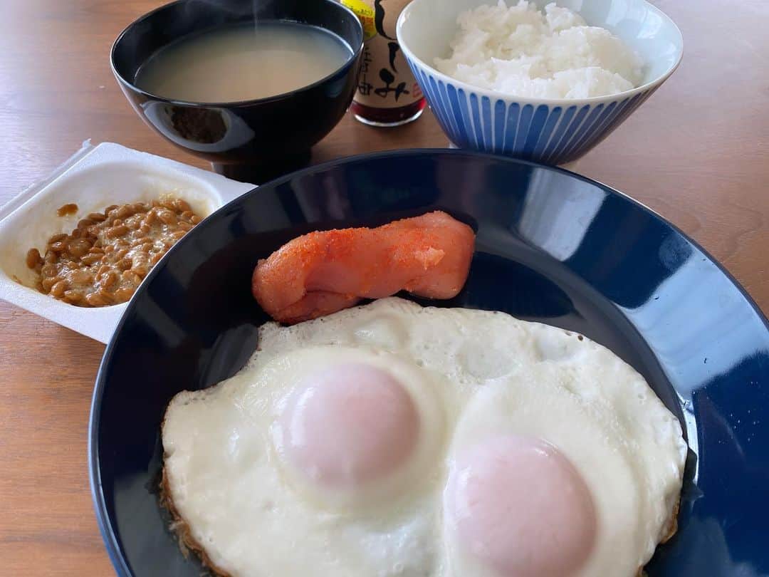 小沢仁志さんのインスタグラム写真 - (小沢仁志Instagram)「おはようさん❗️ 今朝はシンプルな和定食で さぁ❗️ 飯食って、ジム行って 今日のバタバタを乗り切る👍」10月19日 6時35分 - ozawa_hitoshi