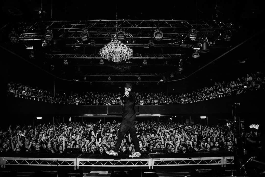 The Amity Afflictionのインスタグラム：「What a hell of a way to start tour! Thank you so much Brisbane 🖤 Let’s do it all again tonight  📸 @tomise」