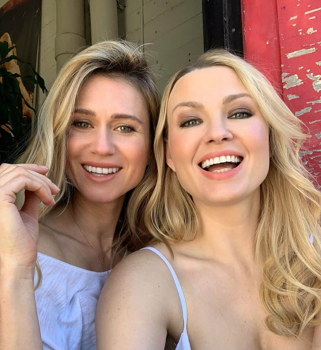 イリナ・ヴォロニーナのインスタグラム：「Halo me wish a very happy Birthday to the ray of sunshine @lubavitti ❤️🎉」