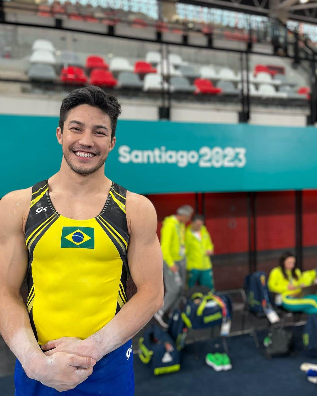 アルトゥール・オヤカワ・マリアノさんのインスタグラム写真 - (アルトゥール・オヤカワ・マリアノInstagram)「Podium training ✅ Sábado começa! Bora Brasil 🇧🇷  . . #cbginastica #timebrasil #jogospan #pan2023 #stgo2023 #santiago2023」10月19日 6時50分 - arthurnory